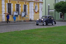 Deštivé ráno na náměstí